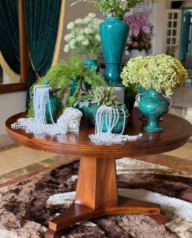 BÀN TRÀ TRÒN NGỌC HỒNG